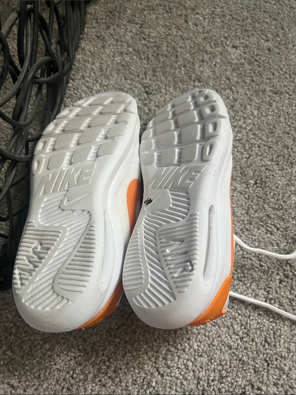 Air Nike White and Orange shoes - Picture 8 of 8
